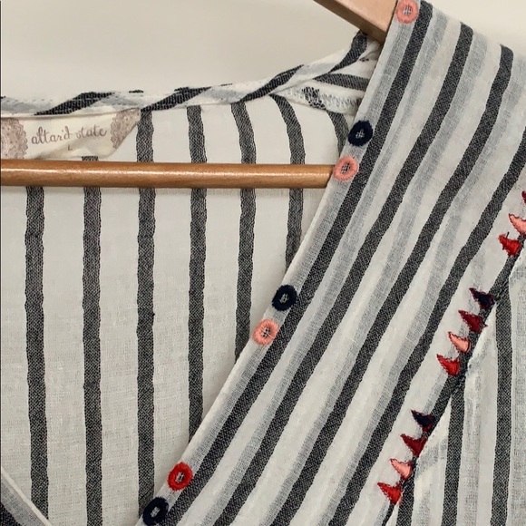 Altair’s State | Crop Top - Picture 3 of 8